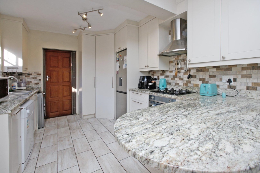 5 Bedroom Property for Sale in Claremont Western Cape